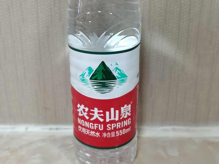 矿泉水.jpg