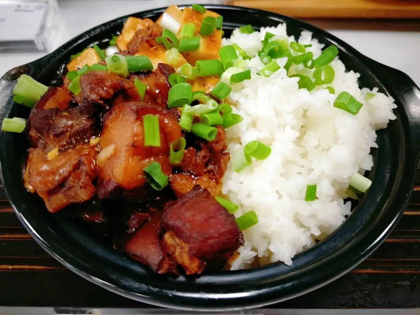 特色红烧肉盖饭.jpg