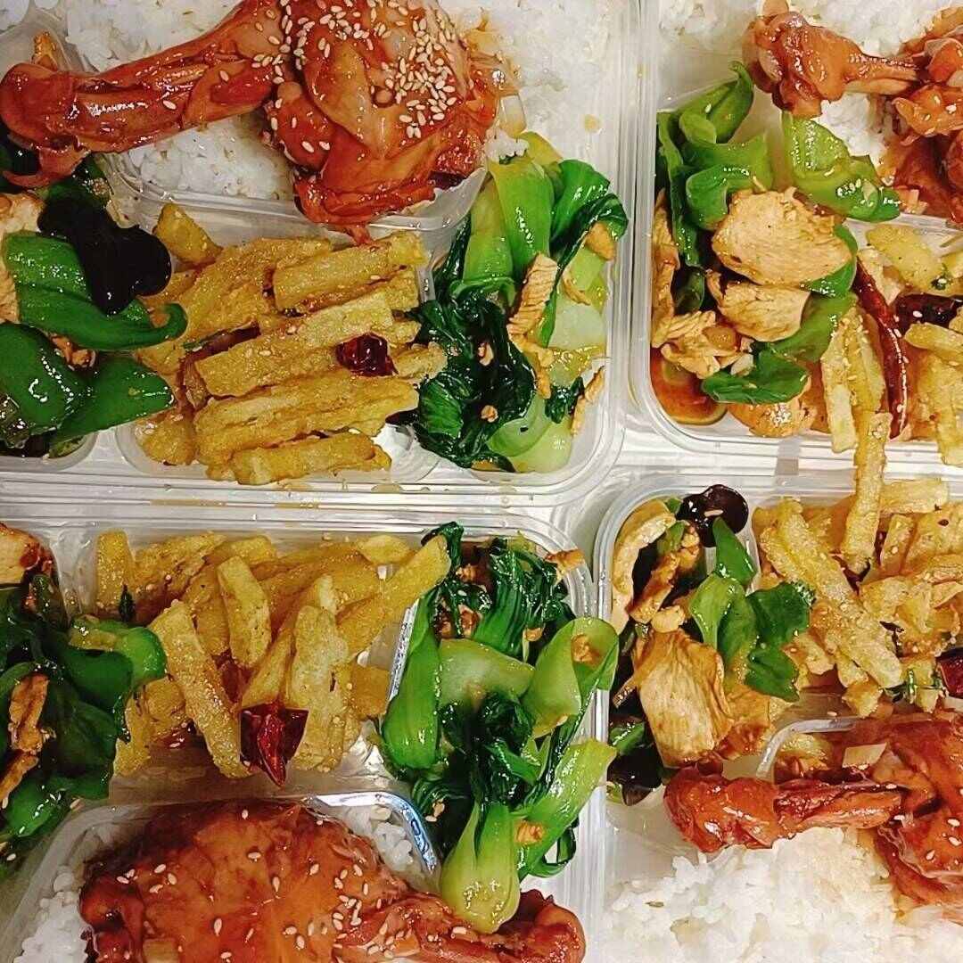 盒饭两荤两素